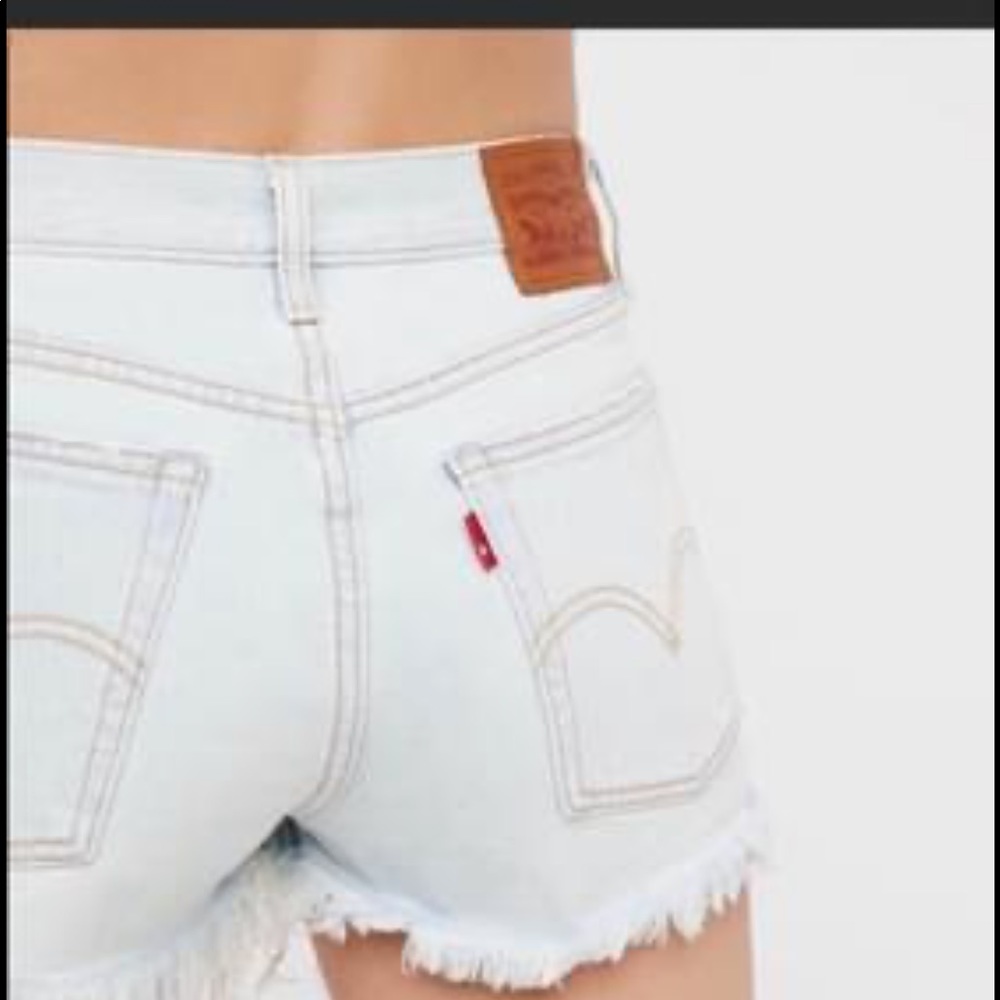Size 26 Levi’s shorts